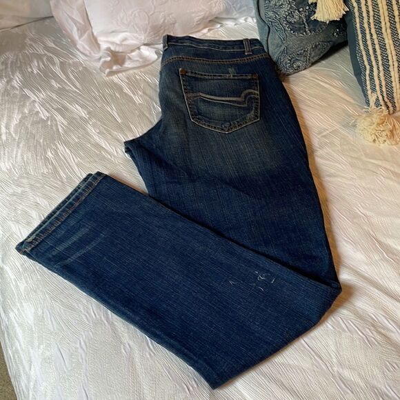 Vintage America. Slim Boyfriend jeans. Distressed. - 10/29-Like New - Picture 5 of 11